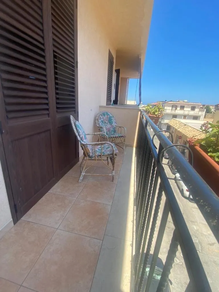 A Casa Di Loretta Lägenhet Terrasini
